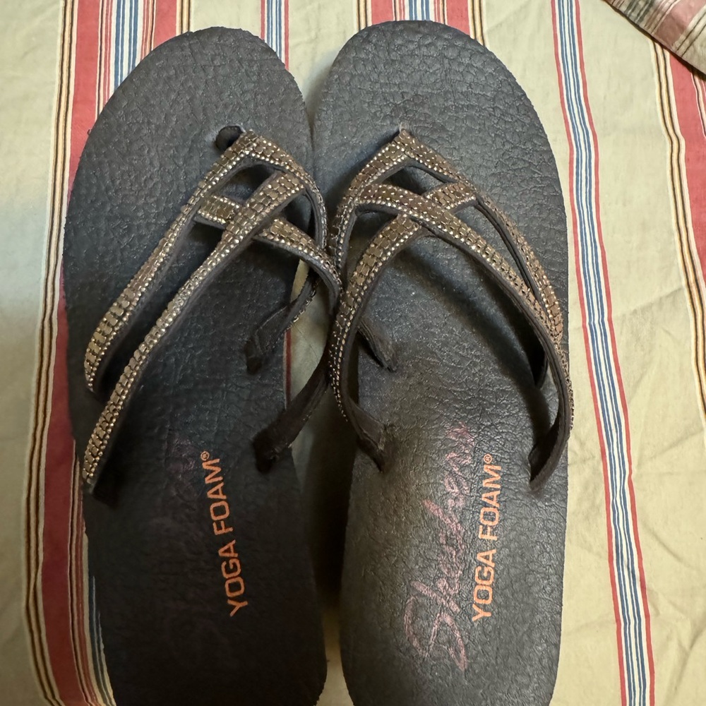 Sketchers memory foam sandals